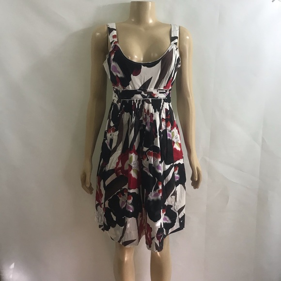 Tahari Dresses & Skirts - TAHARI💄Beautiful sexy fit and flare casual dress